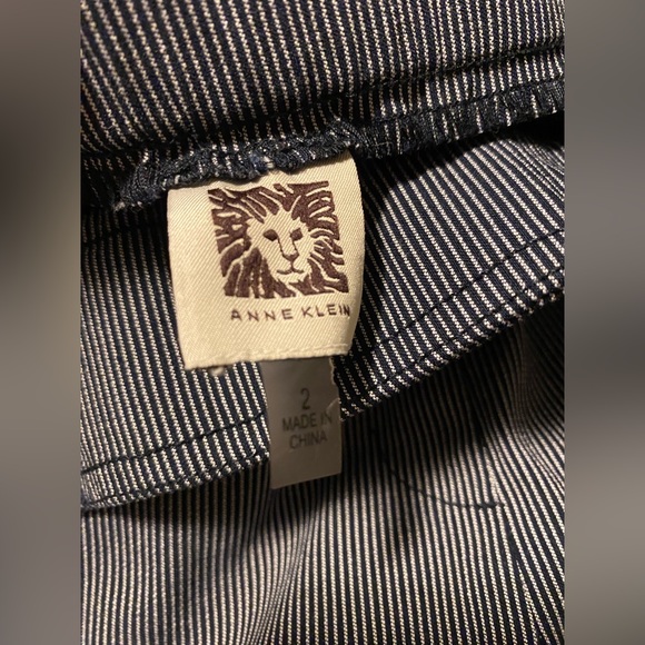 Anne Klein Pinstripe Shorts size 2 - Picture 4 of 4